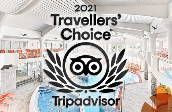 Tripadvisor Travellers’ Choice embléma a fedett medence képén