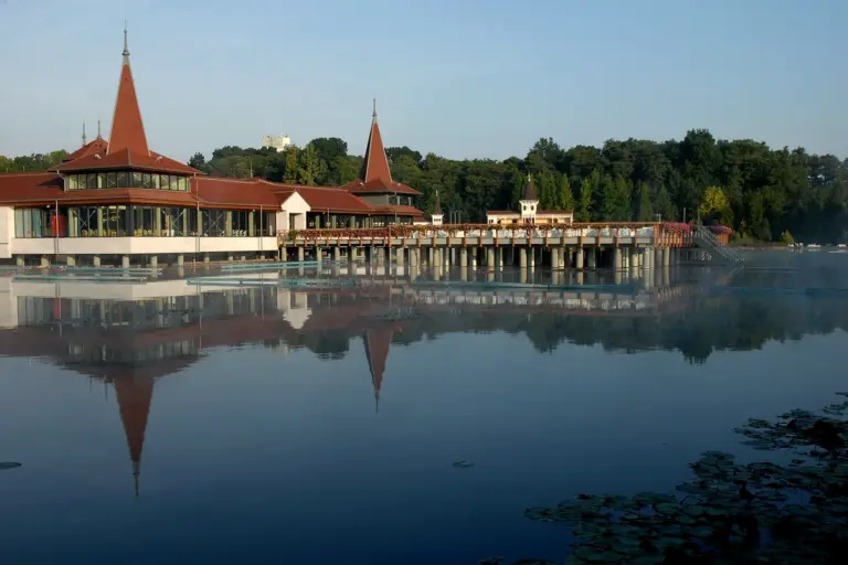 Hotel Európa Fit****superior, Hévíz – a szálloda és Hévíz