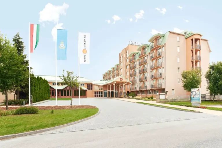 Hotel Európa Fit****superior, Hévíz – a szálloda és Hévíz