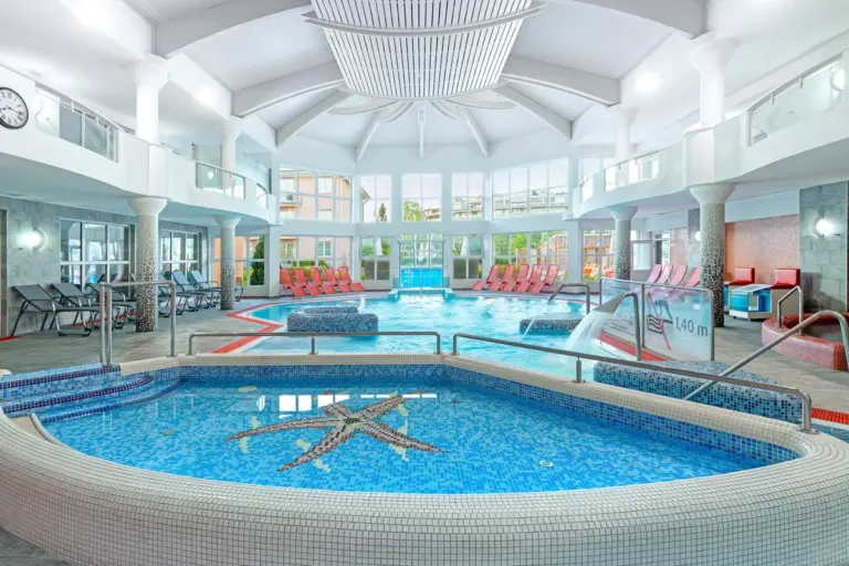Hotel Európa Fit****superior, Hévíz – medencék