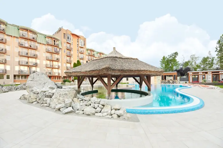 Hotel Európa Fit****superior, Hévíz – medencék